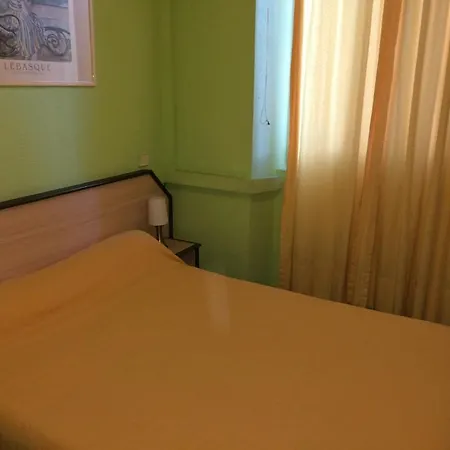 Alan Robert's Hotel 2*