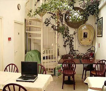 Otel Alan Robert's 2*