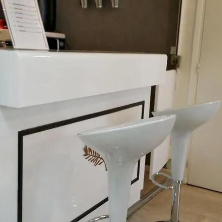Alan Robert's 2* Cannes